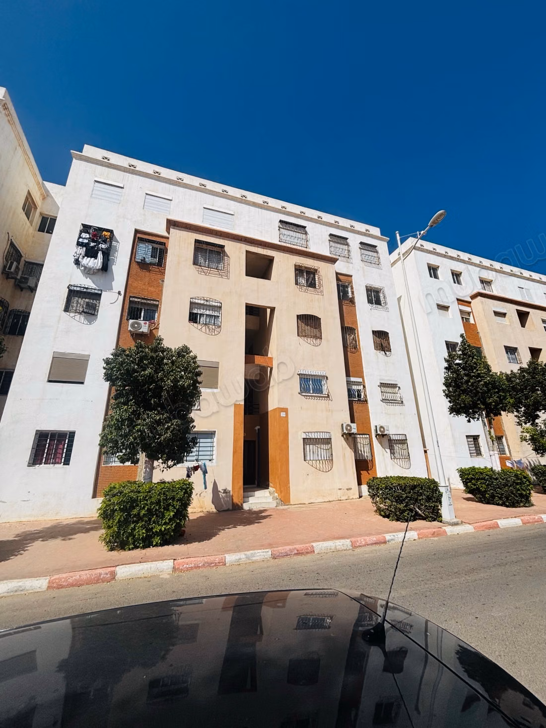 Appartement en location à Cité Adrar. 
Surface totale 55 m². 
Bien meublé