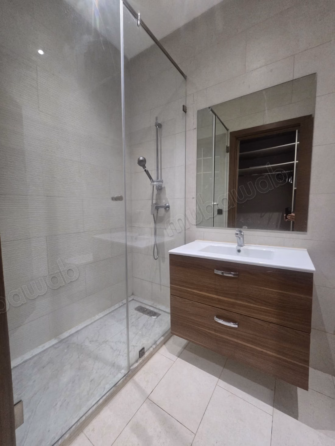 Location d'un appartement à Casablanca Finance City. 4 grandes pièces. Bien meublé