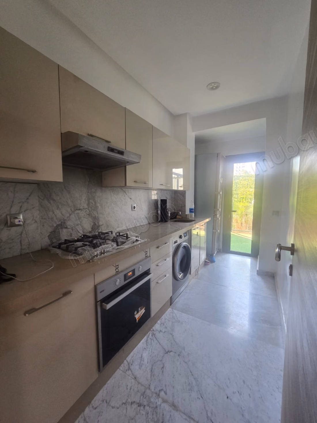 Location d'un appartement à Casablanca Finance City. 4 grandes pièces. Bien meublé