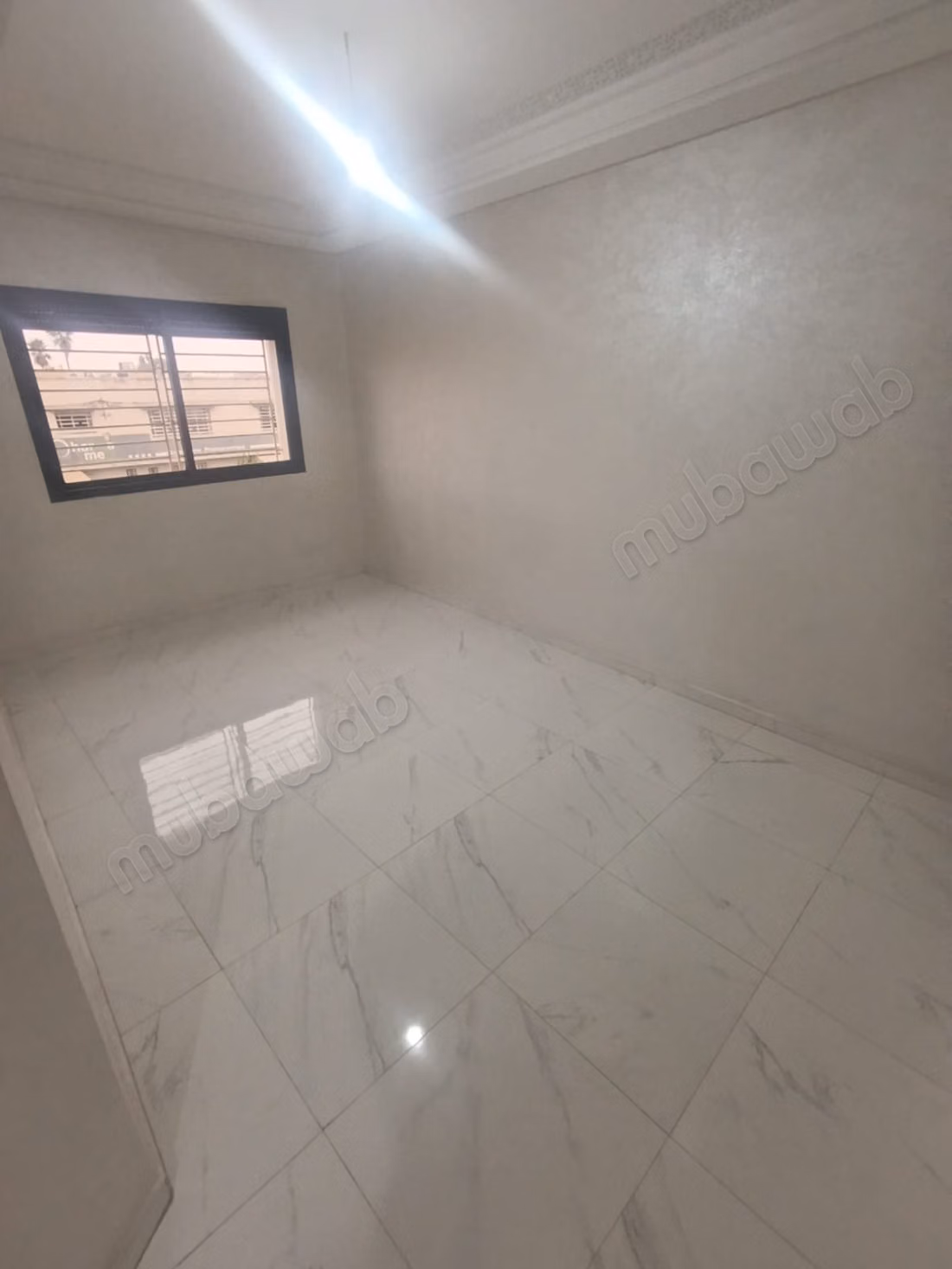 Superbe appartement à louer à Al bassatine. 3 chambres. Antenne parabolique et Porte blindée