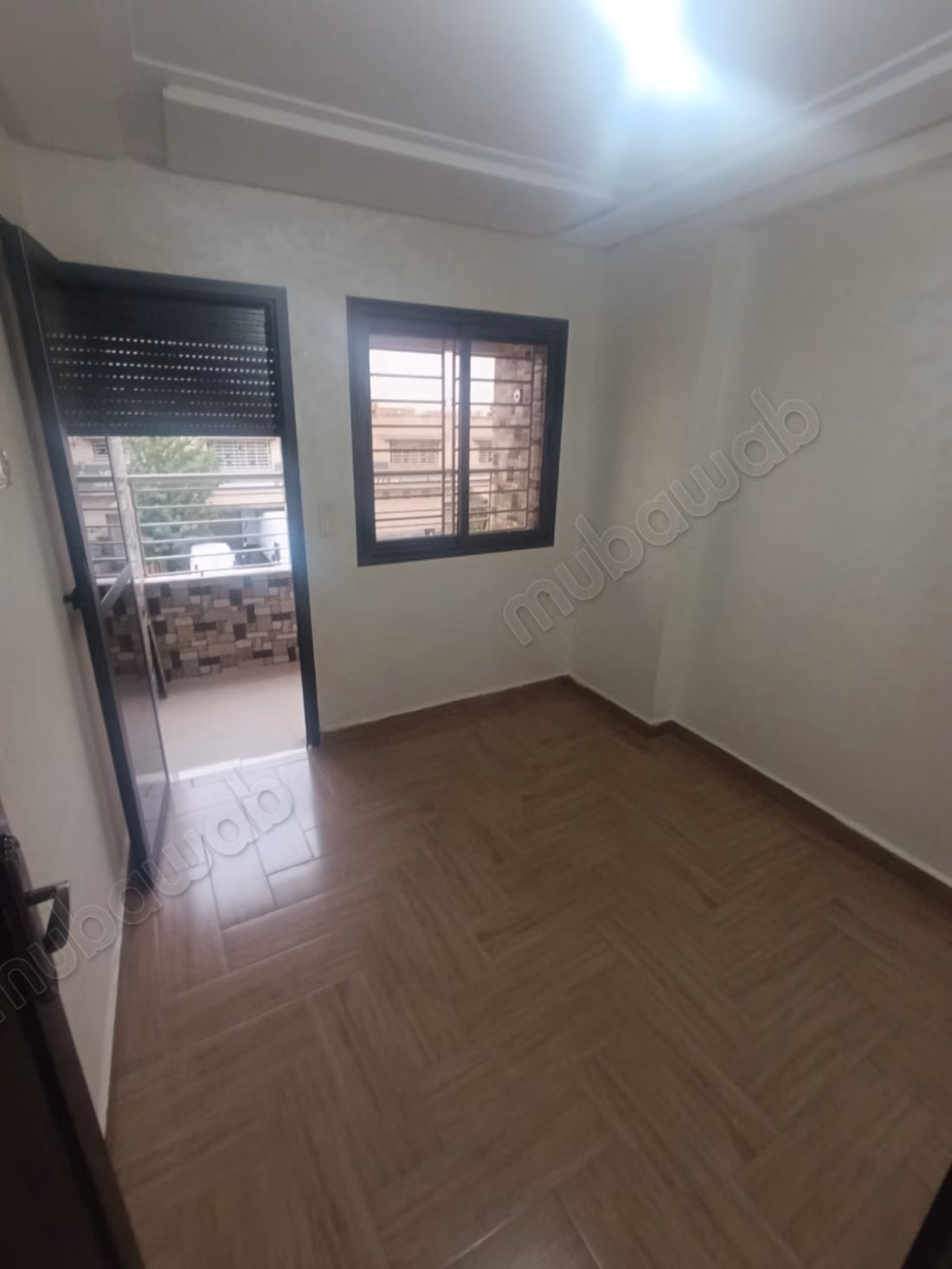 Superbe appartement à louer à Al bassatine. 3 chambres. Antenne parabolique et Porte blindée