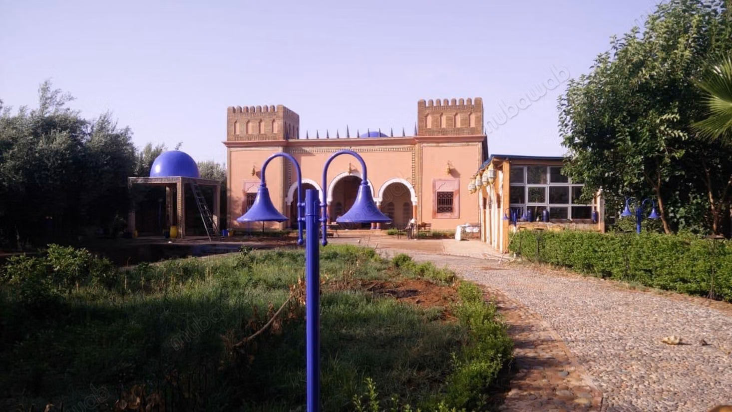Trouvez votre riad à acheter à Oulad Hassoune. Superficie 2700 m². Bien meublé
