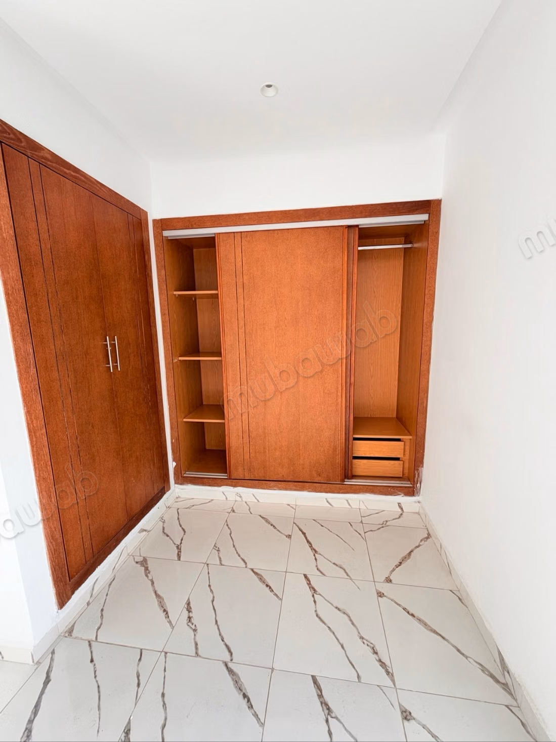 Très bel appartement en location à Roches Noires. 
1 chambre. 
Avec ascenseur et terrasse