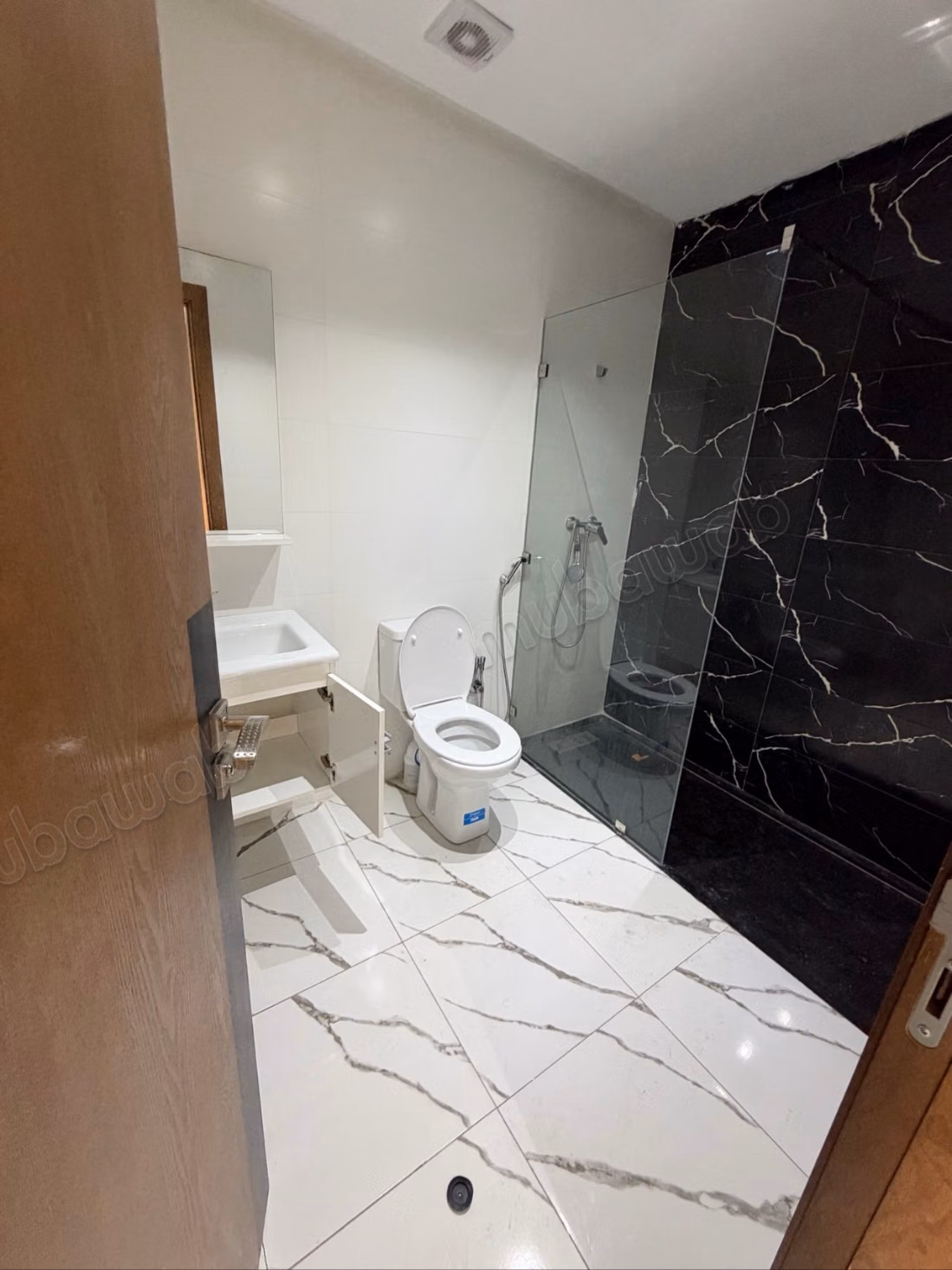 Très bel appartement en location à Roches Noires. 
1 chambre. 
Avec ascenseur et terrasse