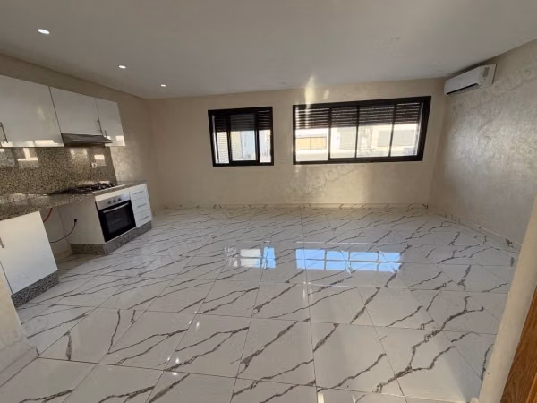 Très bel appartement en location à Roches Noires. 
1 chambre. 
Avec ascenseur et terrasse