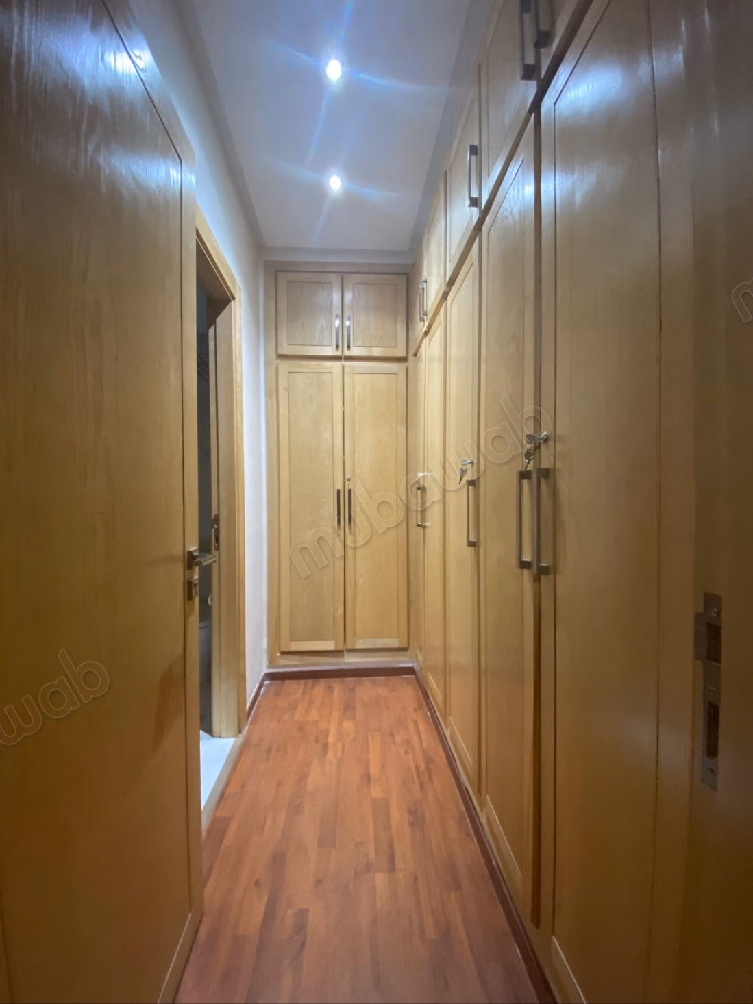 Appartement de vacances à louer à Champ de course.
Surface de 141 m².
Salon Marocain et antenne parabolique