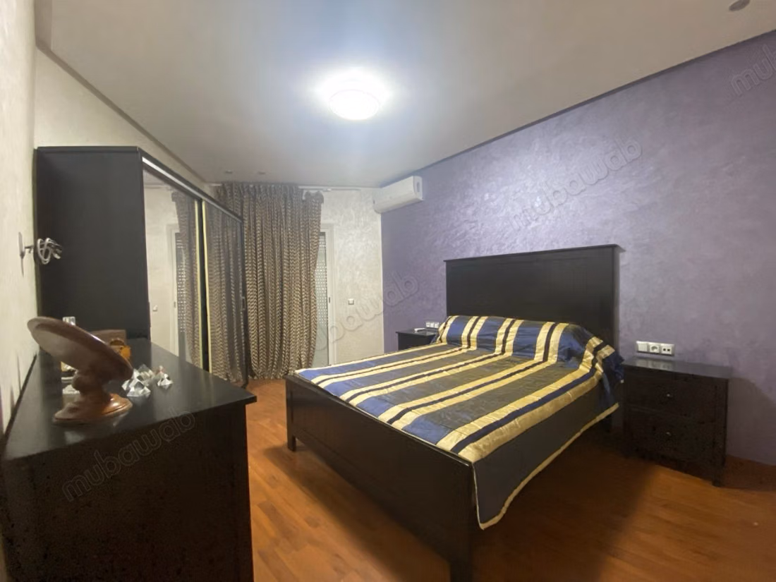 Appartement de vacances à louer à Champ de course.
Surface de 141 m².
Salon Marocain et antenne parabolique