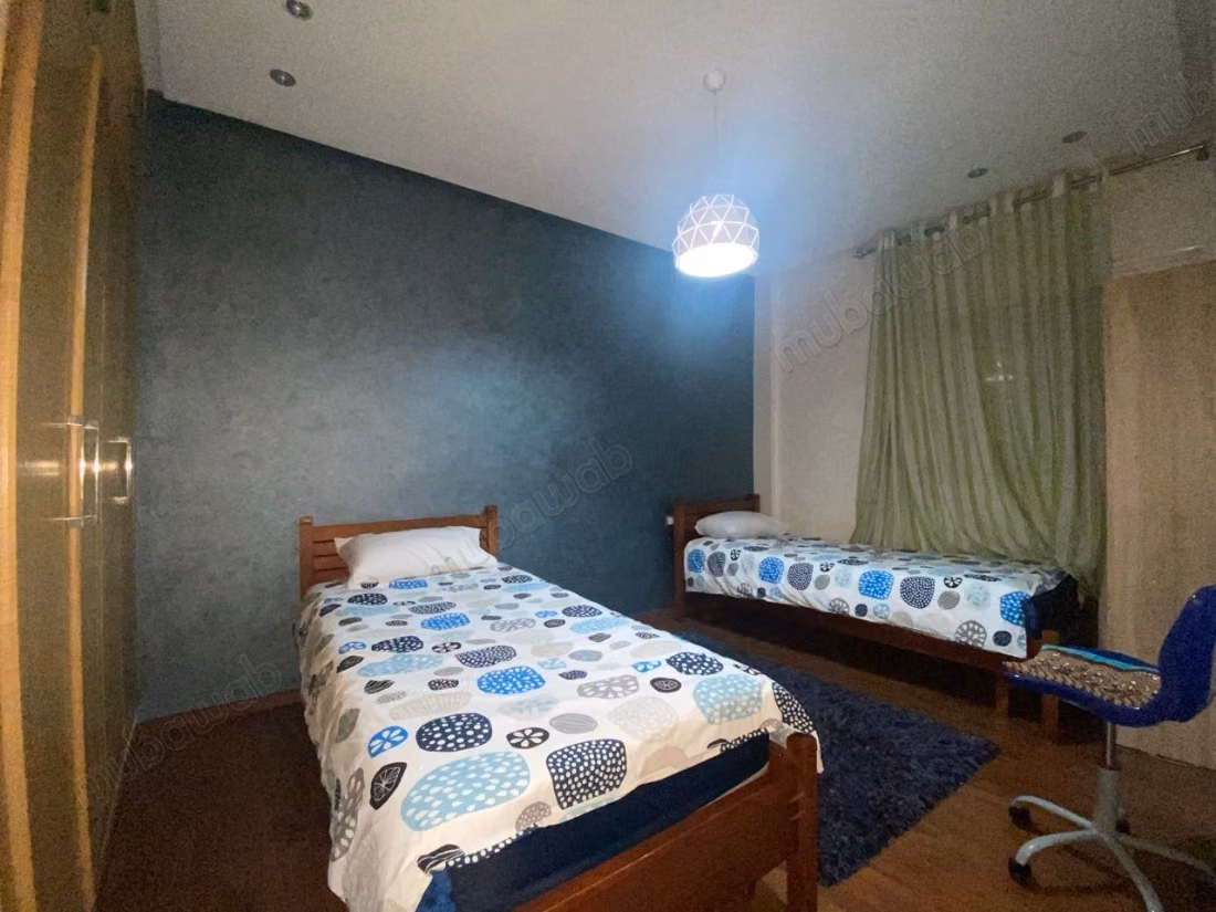 Appartement de vacances à louer à Champ de course.
Surface de 141 m².
Salon Marocain et antenne parabolique