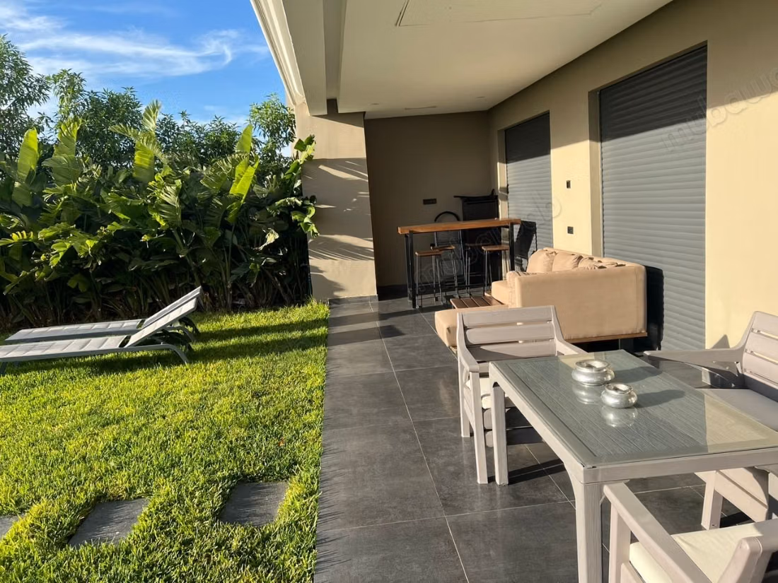 RDJ meublé 312 m² avec piscine Dar Bouazza