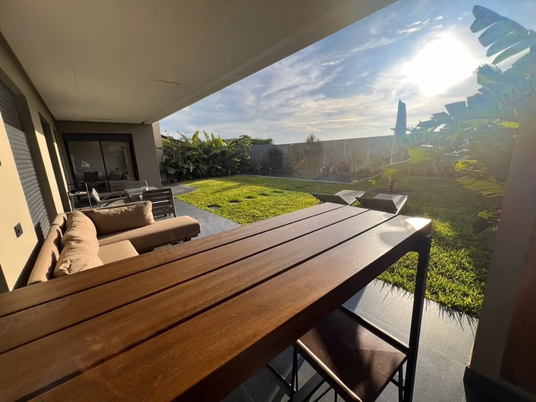 RDJ meublé 312 m² avec piscine Dar Bouazza