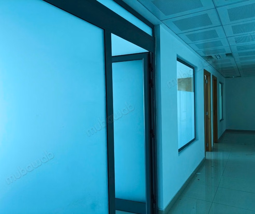 For rent office 500 m² the shores of the lake 1