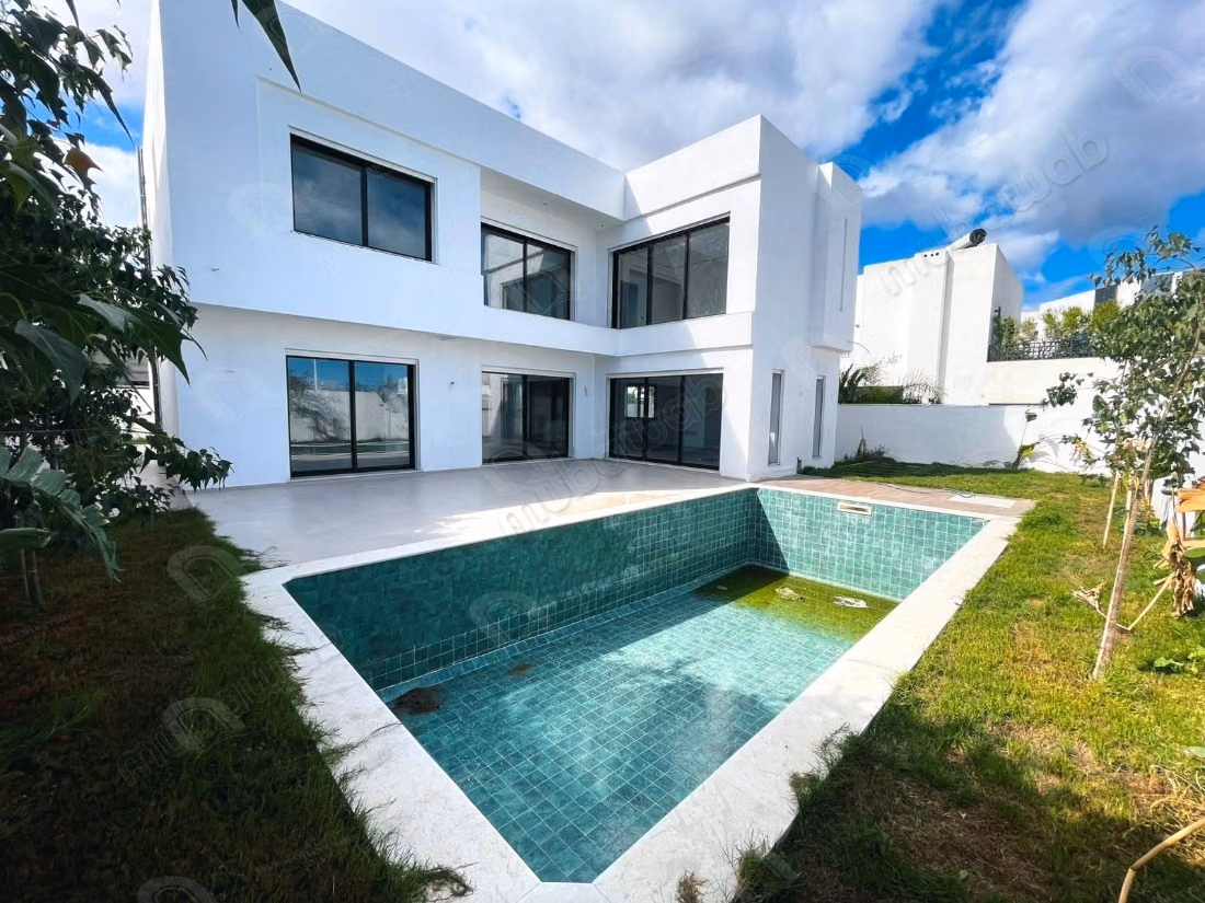 Villa de très haut standing à vendre – Chotrana 3