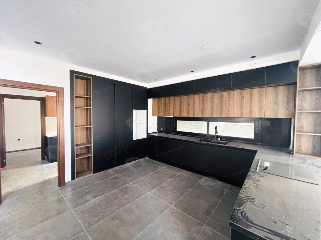 Villa de très haut standing à vendre – Chotrana 3