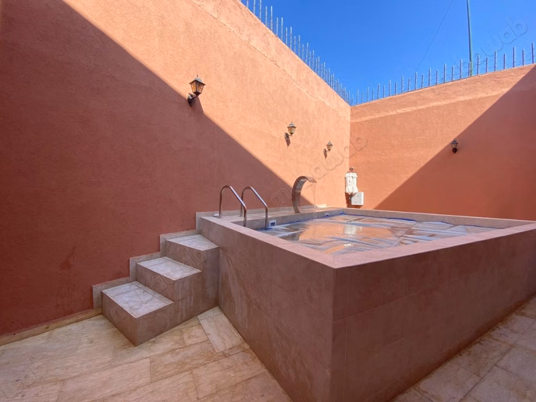 Villa de Lujo con Piscina Climatizada en Kawtar