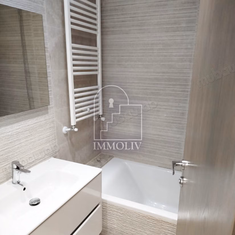For rent an S2 apartment in Cité les palmeraies l'Aouina