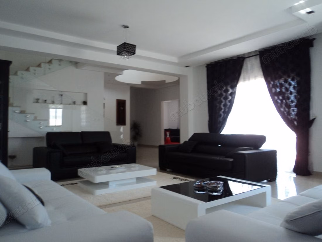 Villa de luxe à louer à Hammamet Nord. 
Surface de 320 m². 
Meublé