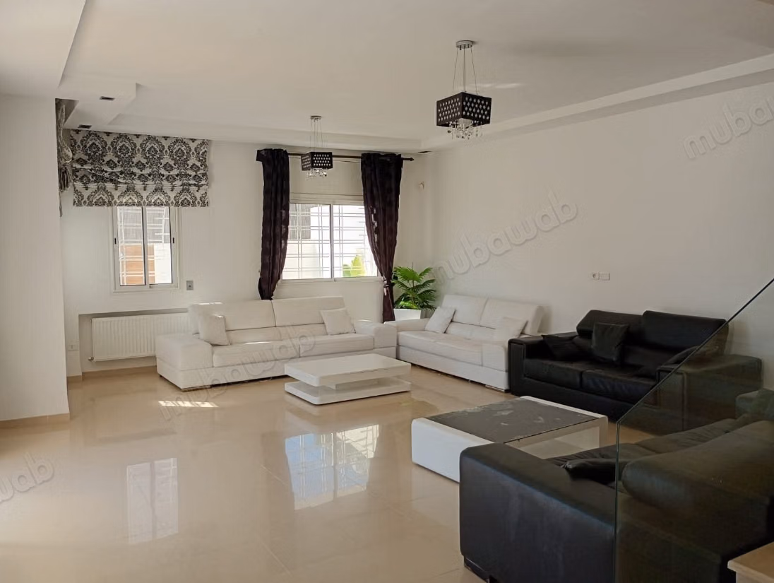 Villa de luxe à louer à Hammamet Nord. 
Surface de 320 m². 
Meublé