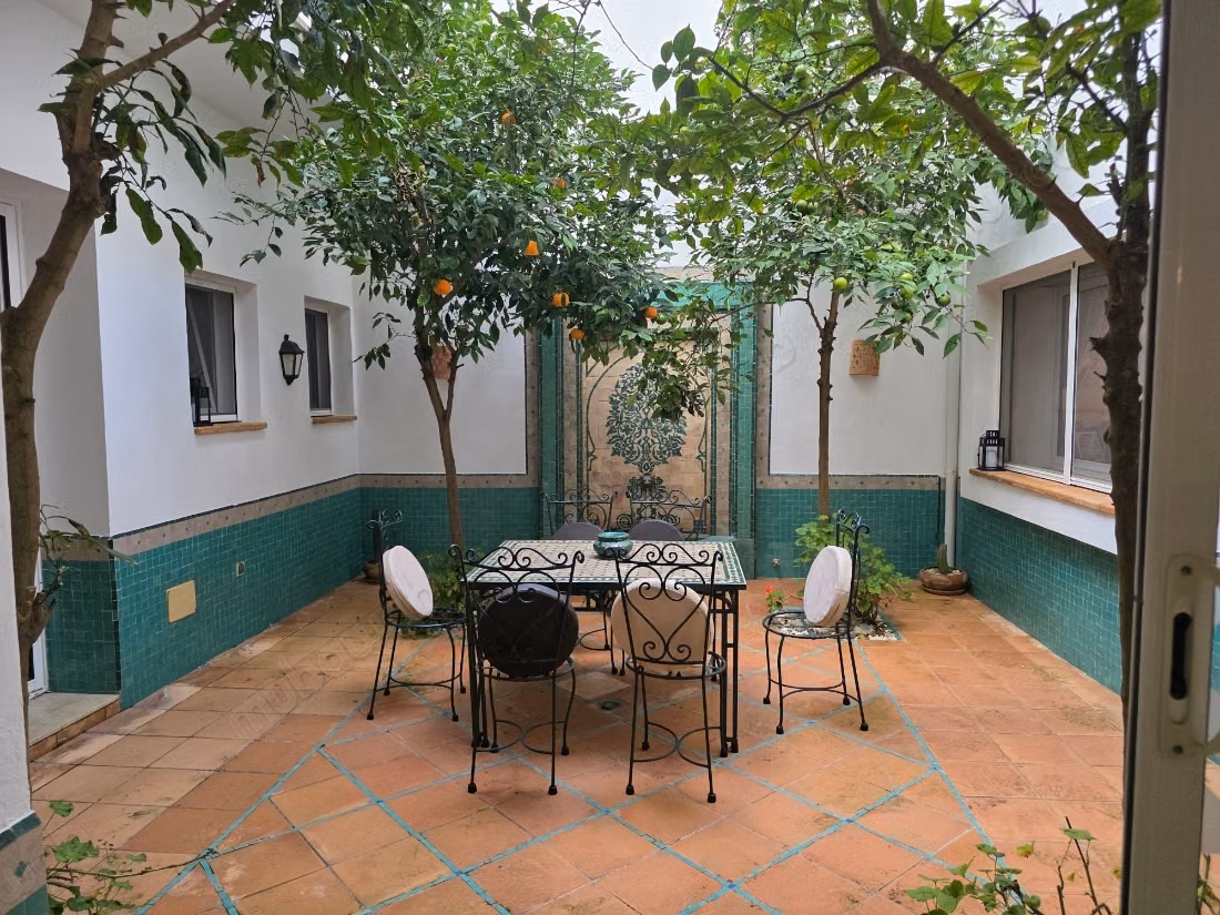 Villa avec piscine en résidence fermée