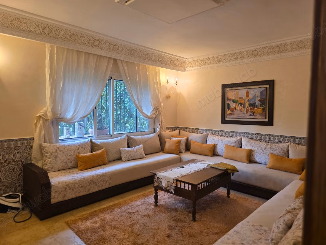 Villa avec piscine en résidence fermée