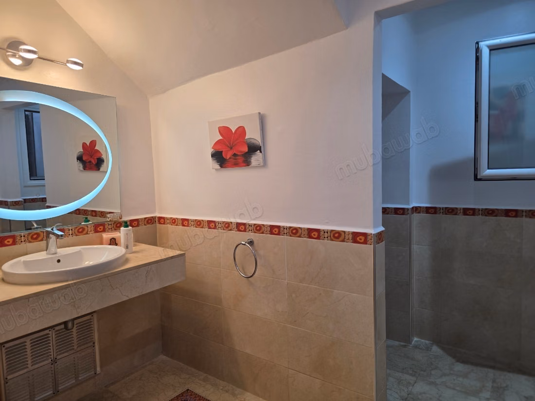 Villa avec piscine en résidence fermée