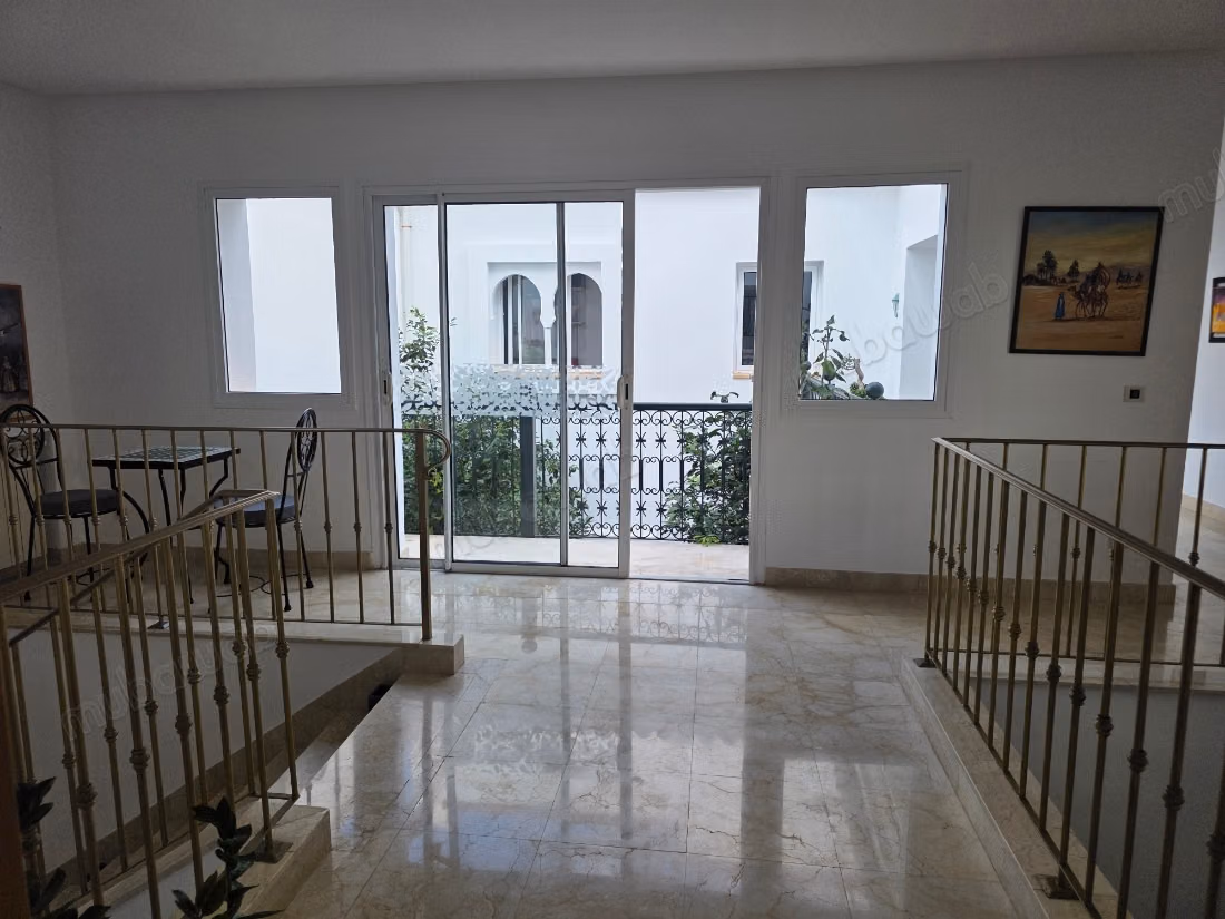 Villa avec piscine en résidence fermée