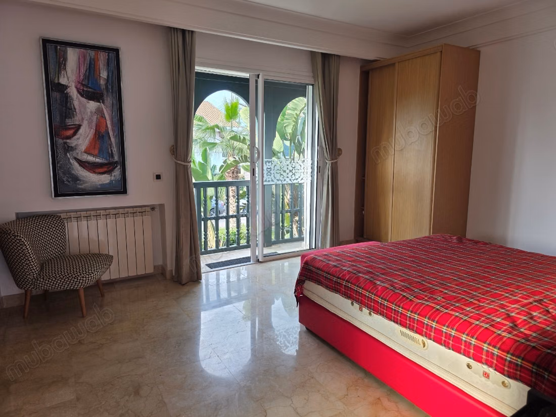 Villa avec piscine en résidence fermée