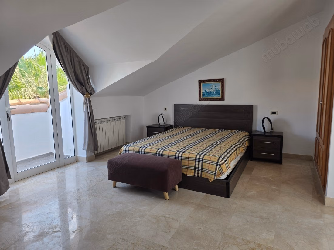 Villa avec piscine en résidence fermée