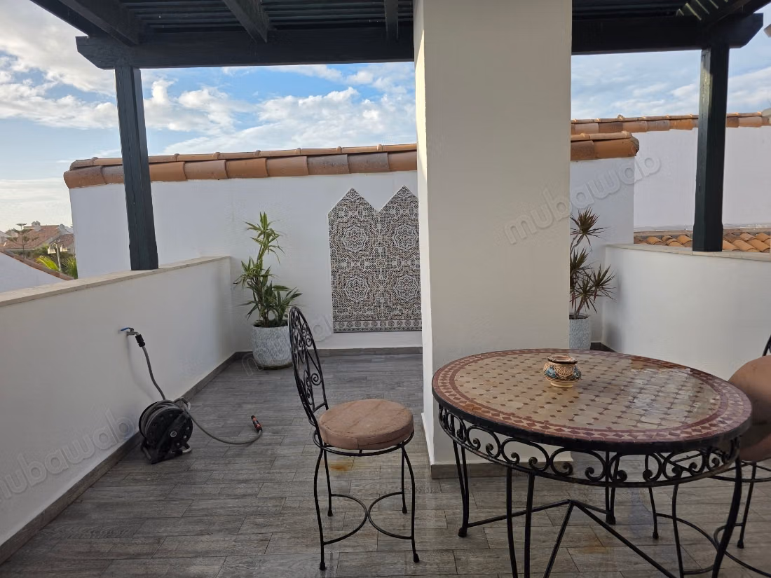 Villa avec piscine en résidence fermée
