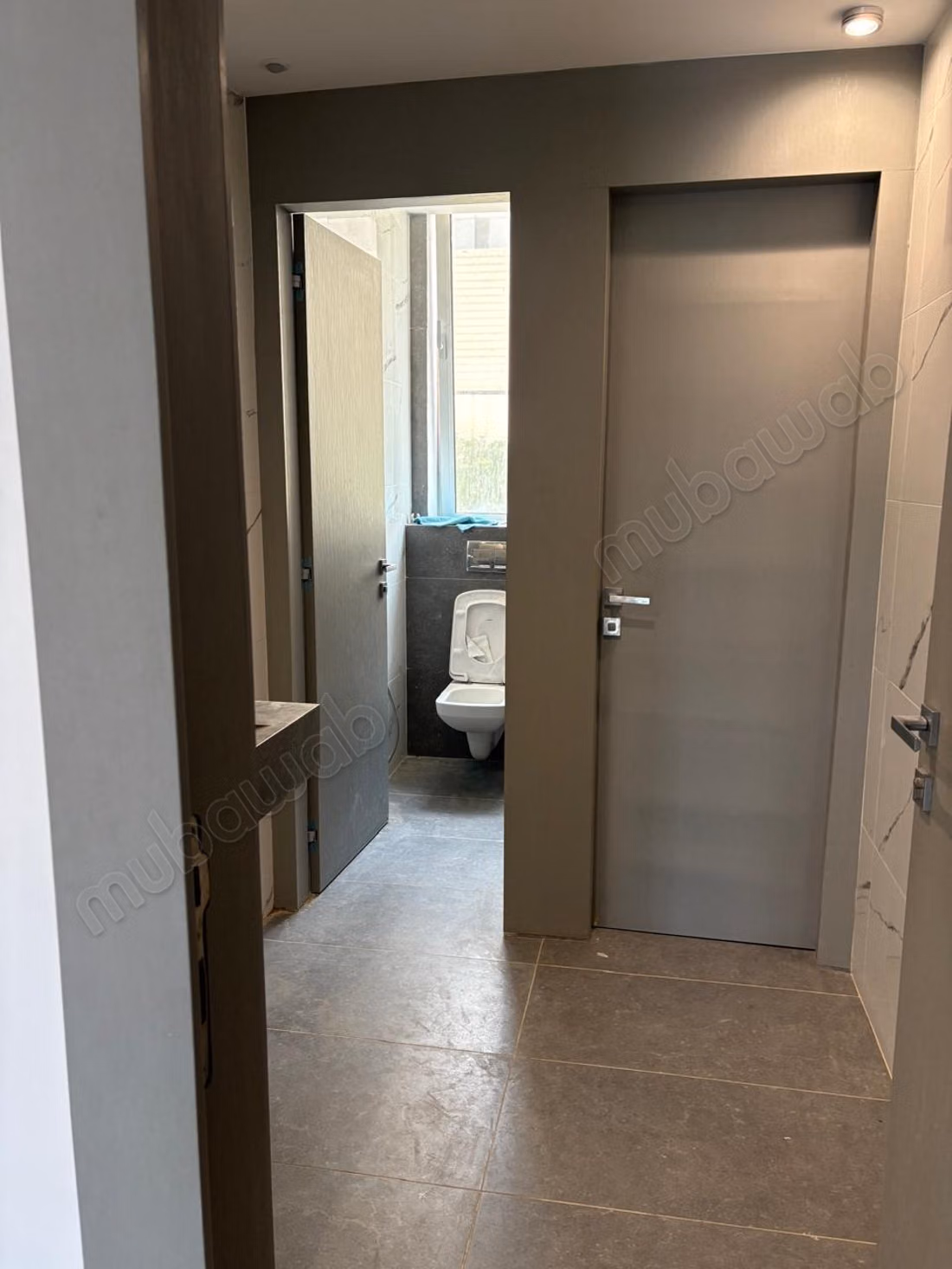 Exclusive Commercial and Office Building LAC 2
