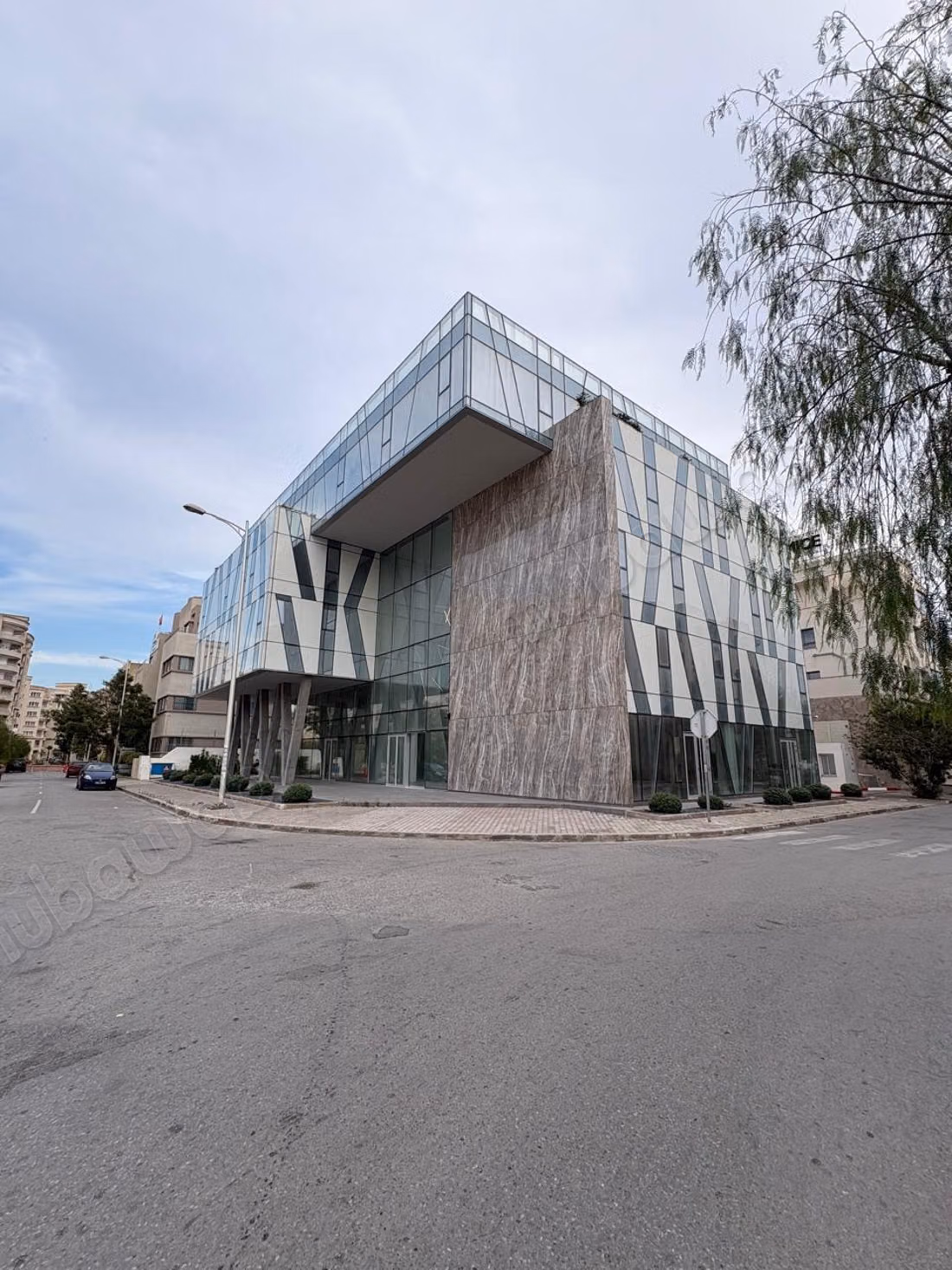 Exclusive Commercial and Office Building LAC 2