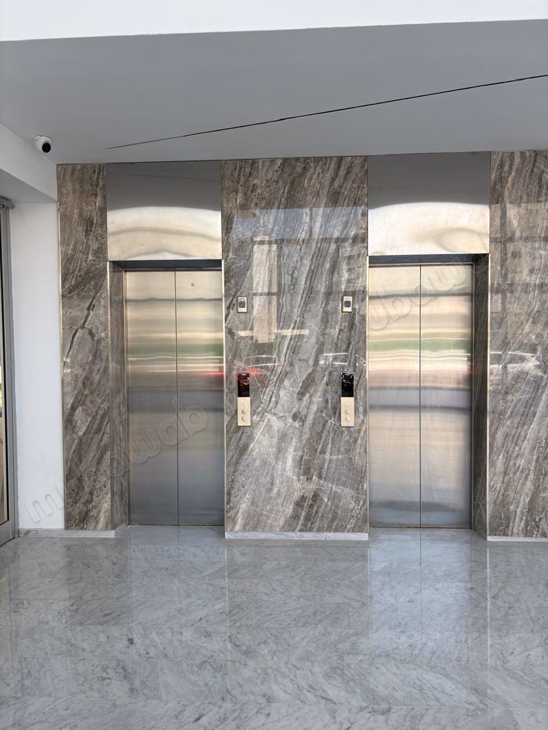 Exclusive Commercial and Office Building LAC 2