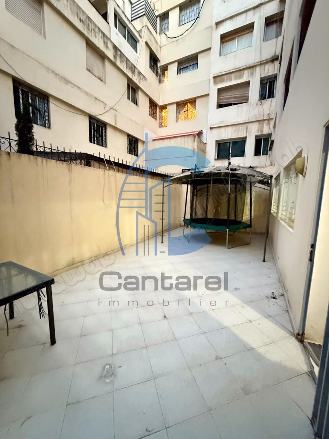 En venta apartamento con dos patios en Riviera