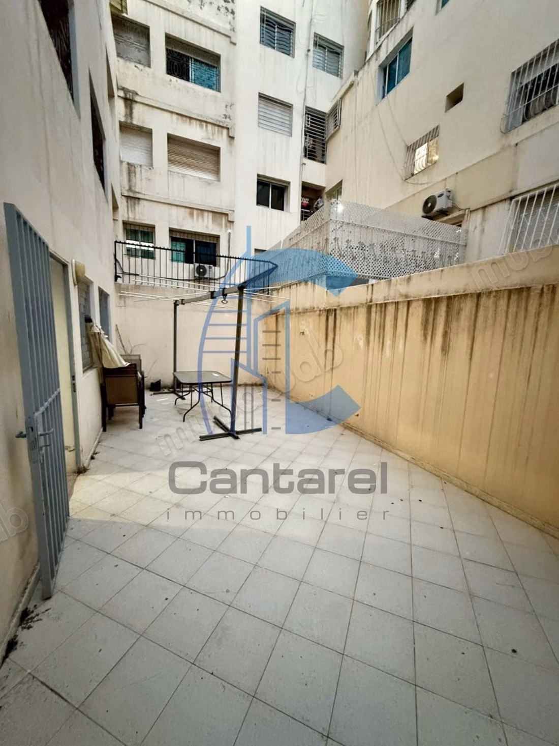 En venta apartamento con dos patios en Riviera