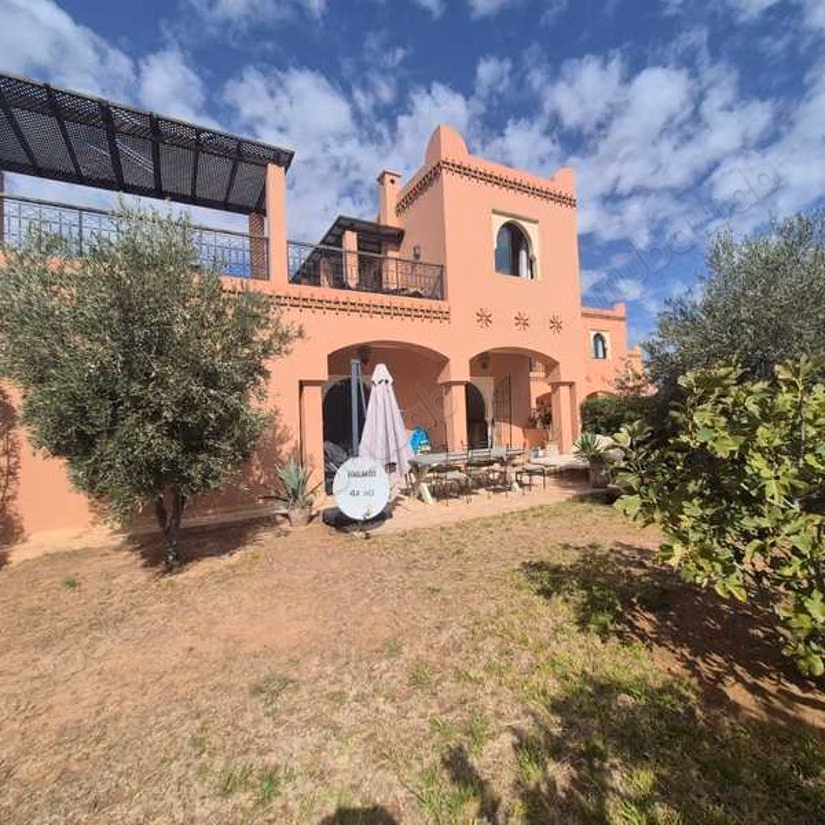 Villa à Vendre de 500.0 m² à Marrakech, Route D'Amizmiz