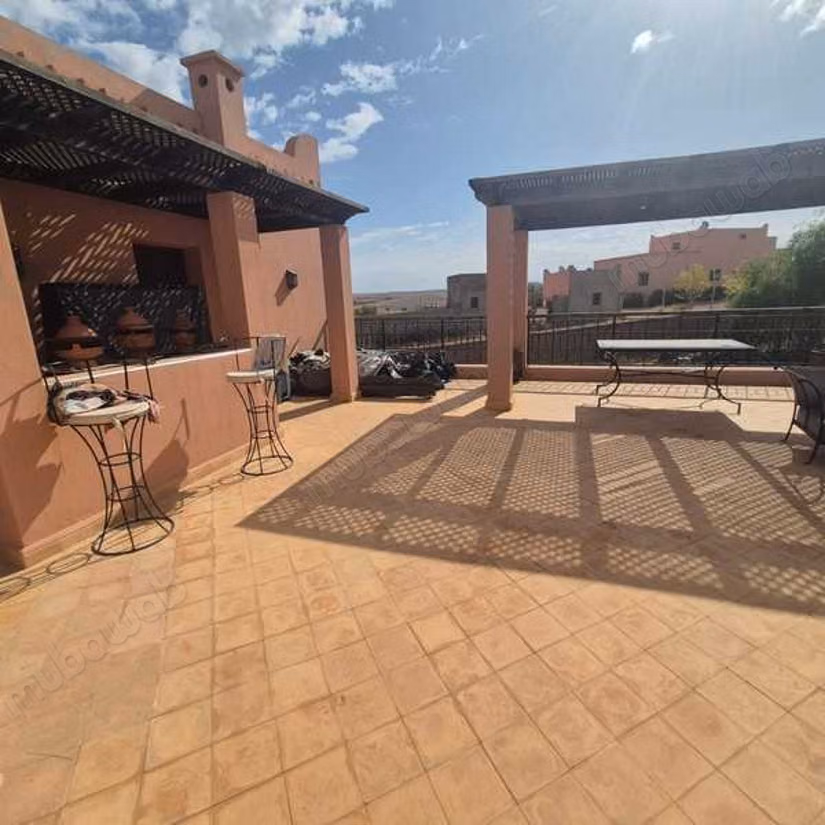 Villa à Vendre de 500.0 m² à Marrakech, Route D'Amizmiz