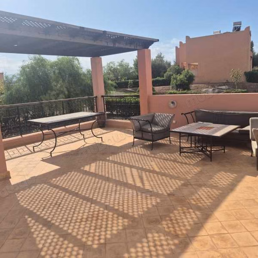 Villa à Vendre de 500.0 m² à Marrakech, Route D'Amizmiz
