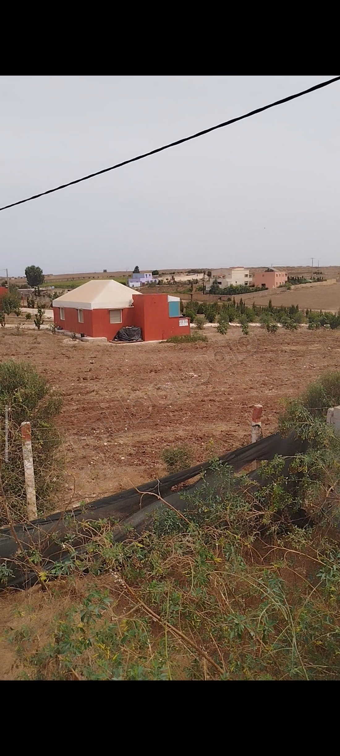 Ferme à vendre à tlat ouled hamdane 
Superficie 23100 m². Résidence sécurisée