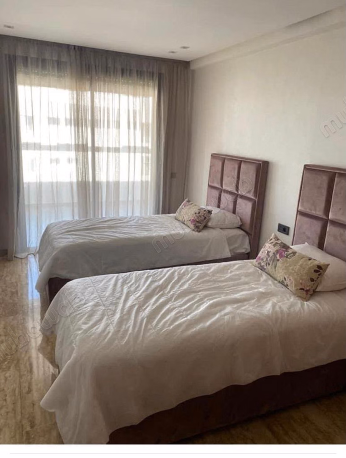 Apartamento en alquiler en Dar Bouazza. 3 grandes habitaciones. Cocina bien equipada