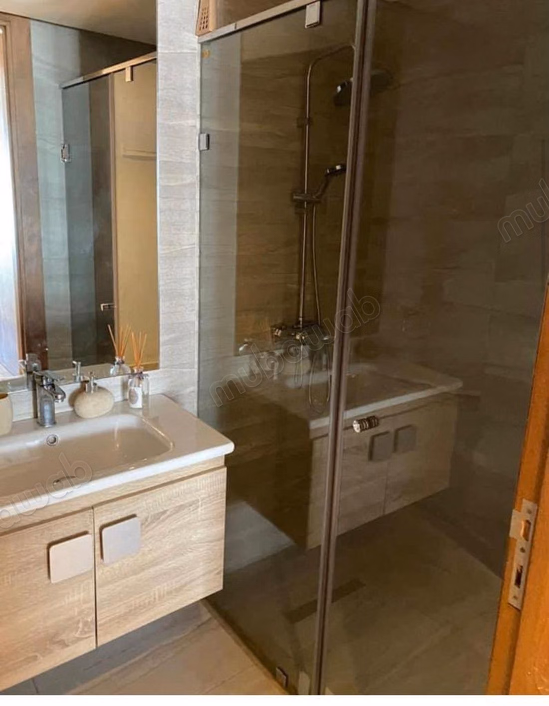 Apartamento en alquiler en Dar Bouazza. 3 grandes habitaciones. Cocina bien equipada