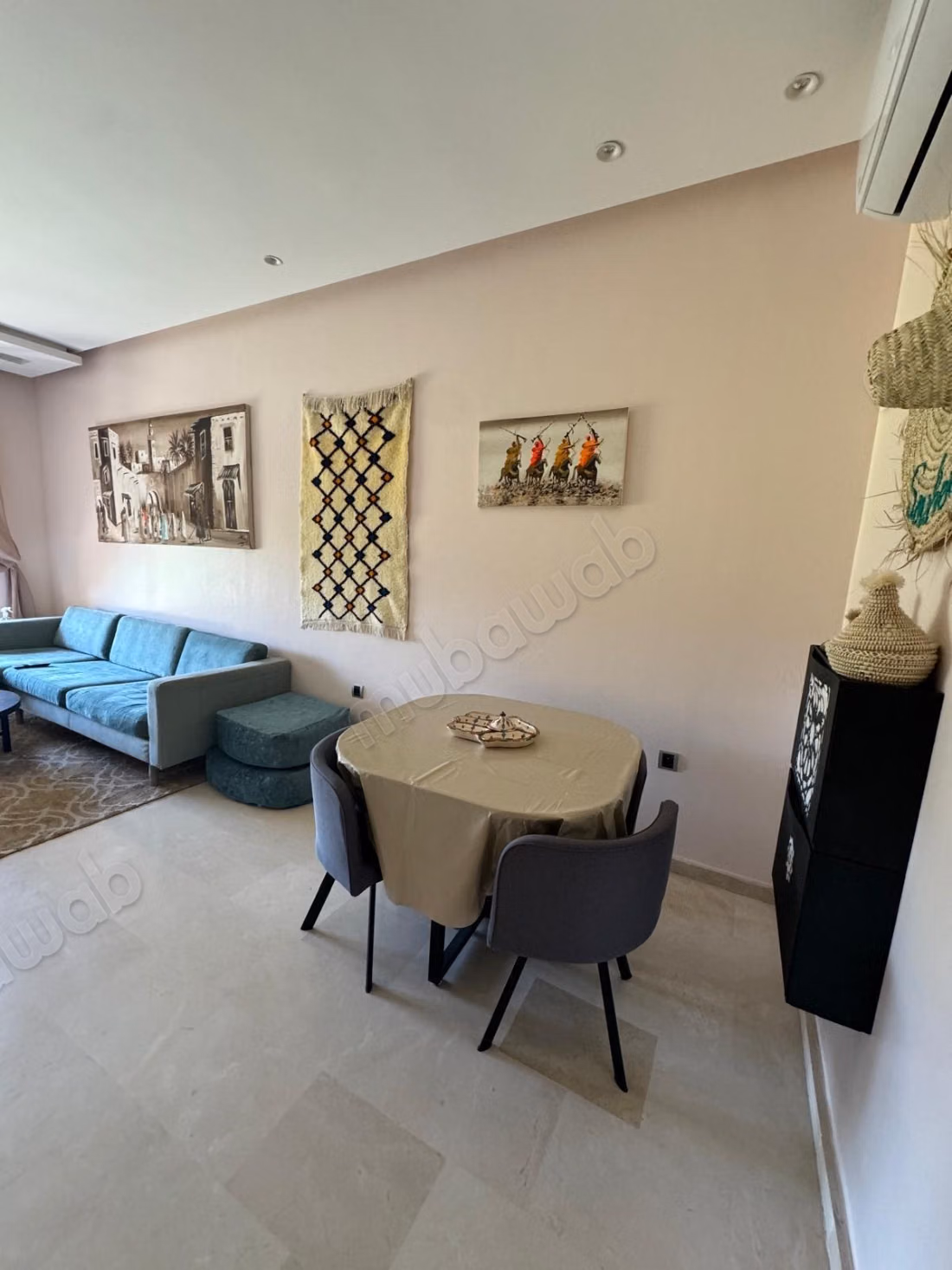 Louez cet appartement à Riad Al Atlas. Superficie 120 m². Bien meublé