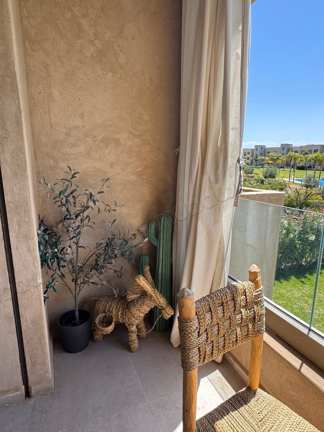 Louez cet appartement à Riad Al Atlas. Superficie 120 m². Bien meublé