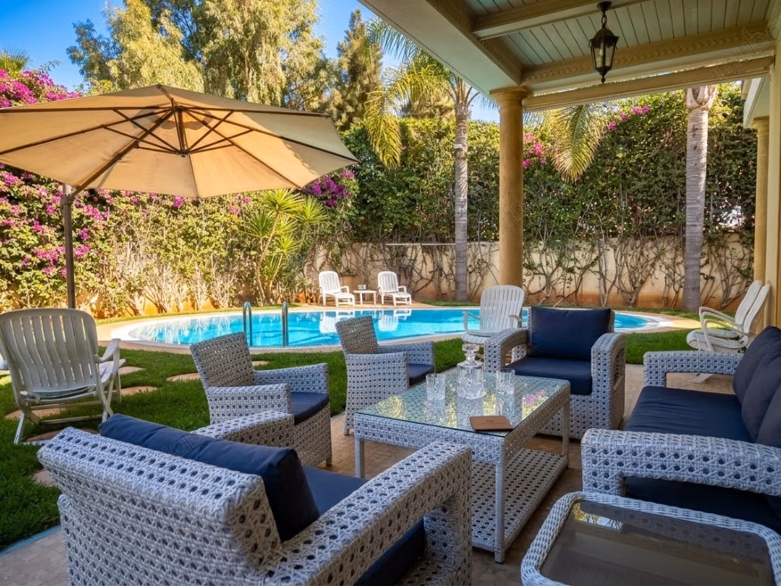 Casa lujosa en venta en California. 4 habitaciones agradables. Piscina, aire acondicionado