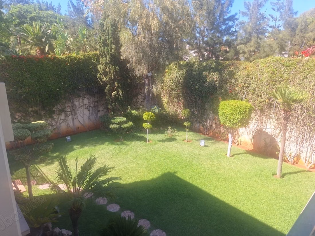 Casa lujosa en venta en California. 4 habitaciones agradables. Piscina, aire acondicionado