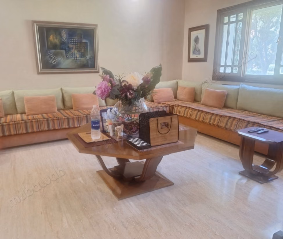 Casa lujosa en venta en California. 4 habitaciones agradables. Piscina, aire acondicionado