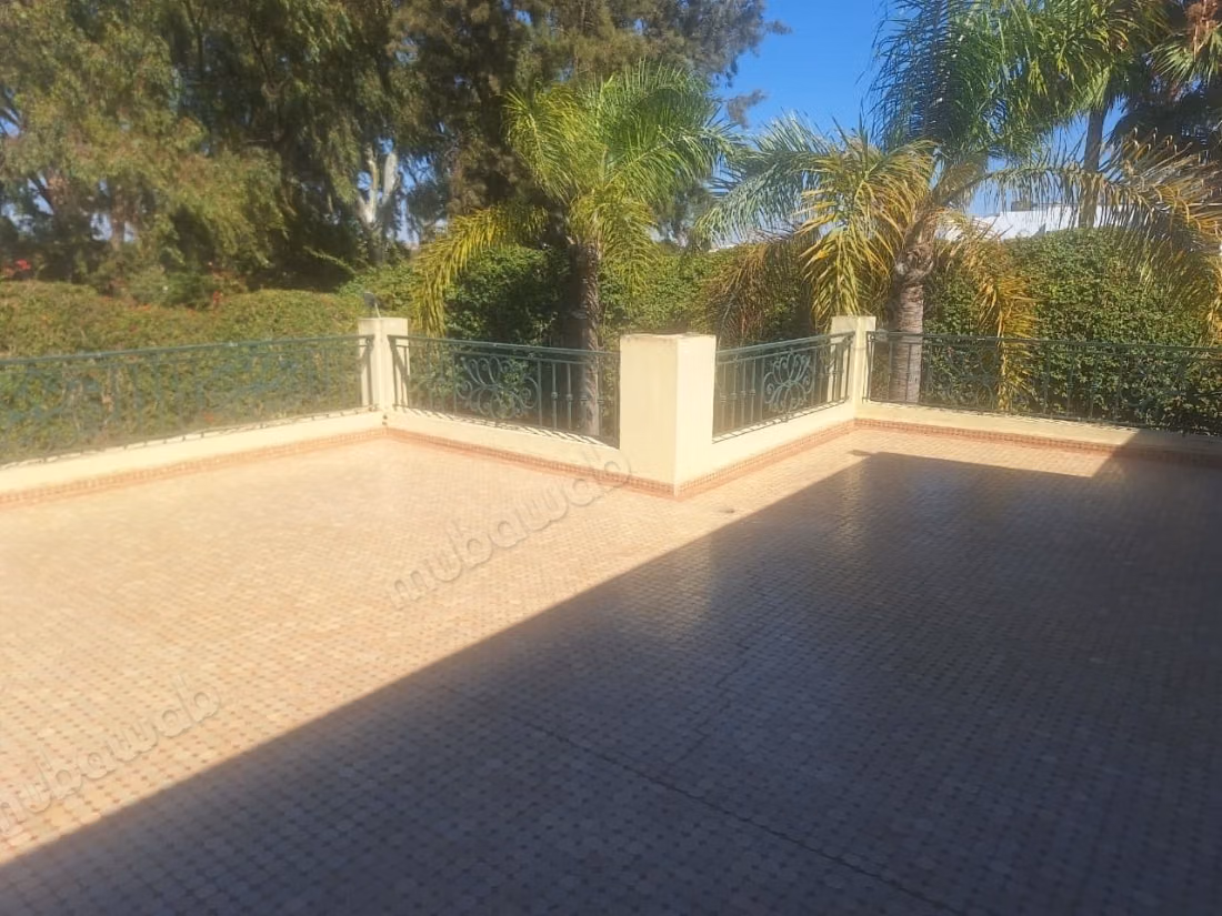 Casa lujosa en venta en California. 4 habitaciones agradables. Piscina, aire acondicionado