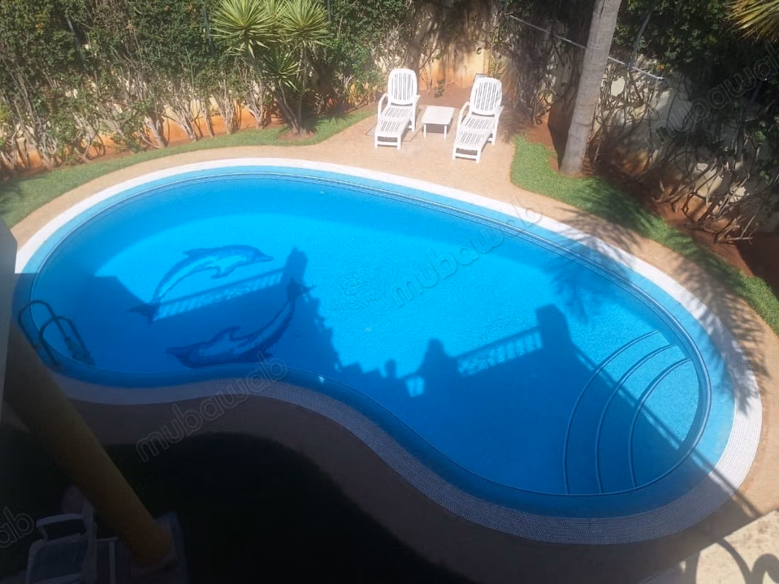 Casa lujosa en venta en California. 4 habitaciones agradables. Piscina, aire acondicionado