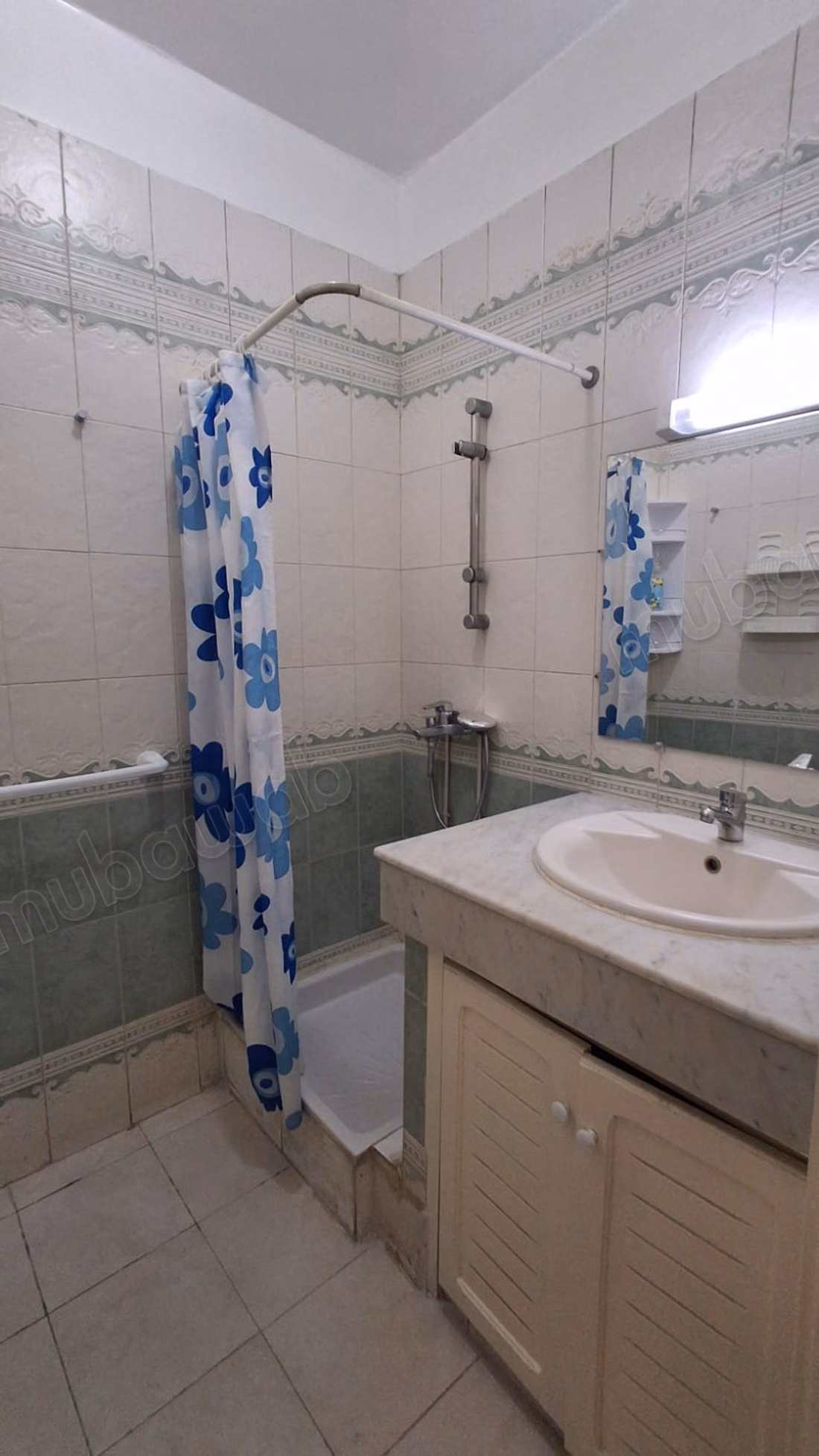 Appartement vide a louer agdal 7500