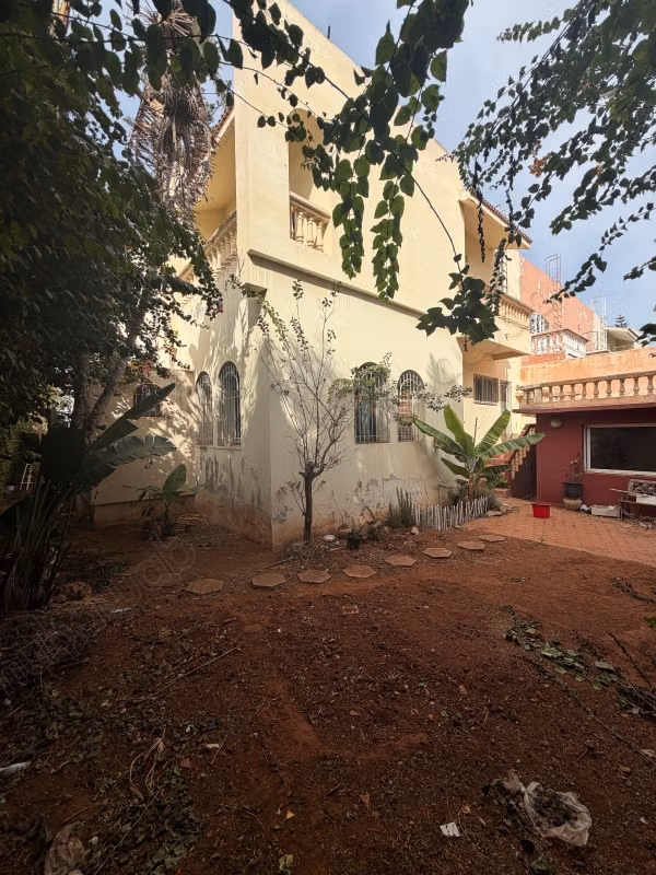 Casa de alto standing en venta en Ain Diab Extension. 6 habitaciones grandes. Amueblado