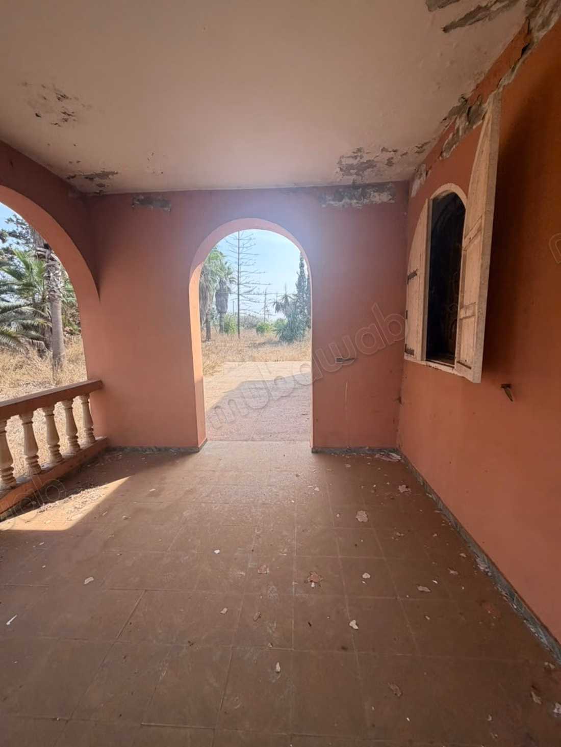 Agréable ferme à vendre à Fdalate.
Surface totale 47407 m².
Garage