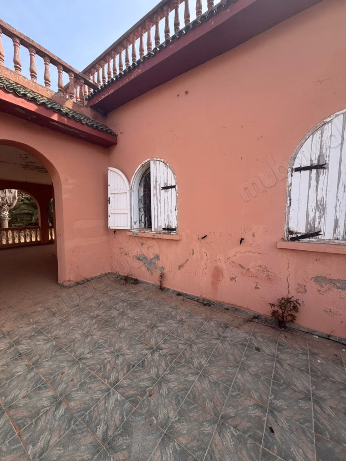Agréable ferme à vendre à Fdalate.
Surface totale 47407 m².
Garage